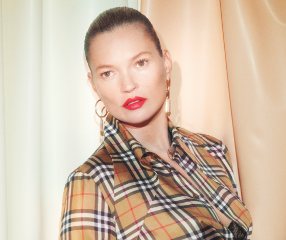 Кейт Мосс в лукбуке Burberry x Vivienne Westwood