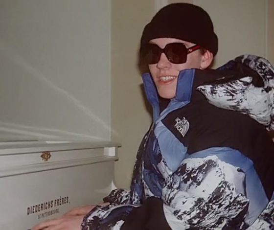 Ты точно узнаешь эту песню: 18-летний парень порвал все чарты!