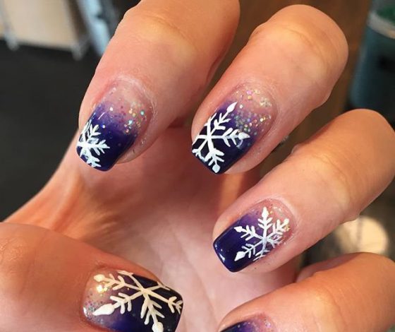 Скоро Новый год: топ праздничных идей для маникюра