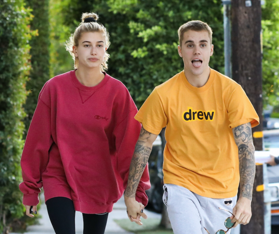 Новости из жизни Биберов: Джастин купил котенка, а Хейли улетела отдыхать с Кендалл Дженнер