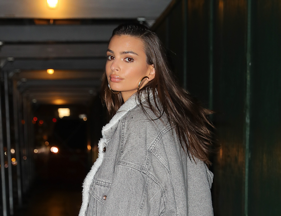 И никакого декольте! Очень неоткровенный наряд Эмили Ратаковски