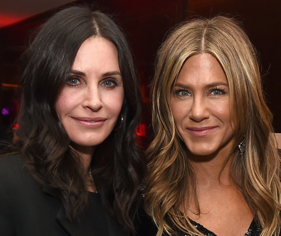 «Я не могу представить мир без нее»: Дженнифер Энистон поздравила Кортни Кокс с 60-летием