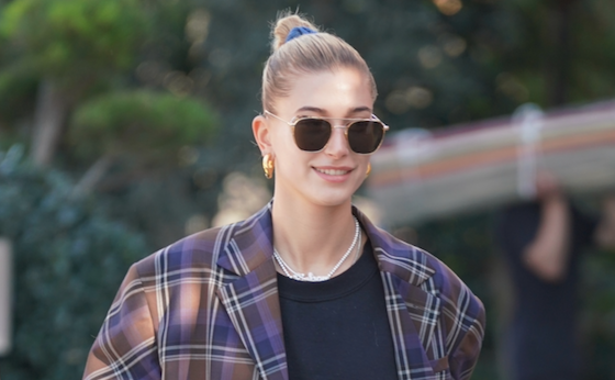 Как носить oversize-костюм и выглядеть при этом стильно? Показывает Хейли Болдуин!