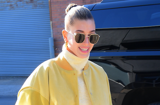 Повторяет за Беллой Хадид? Новый выход Хейли Болдуин в Нью-Йорке