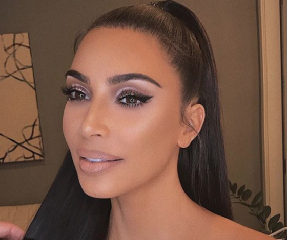 Как Ким Кардашьян отметила Рождество? Пригласила всех звёзд на вечеринку!