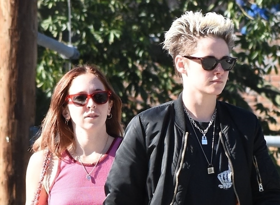 Все время вместе! Кристен Стюарт в мини-шортах с новой возлюбленной на прогулке