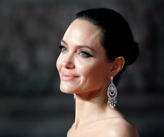 Анджелина Джоли наконец накрасилась! Любуемся