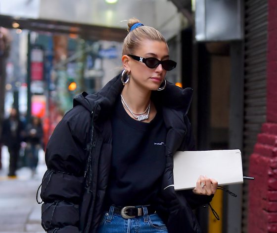 Это украшение подходит ко всему! Новый выход Хейли Болдуин