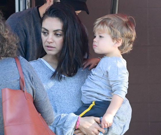 Очень красивая семья! Новый выход Эштона Кутчера и Милы Кунис с детьми