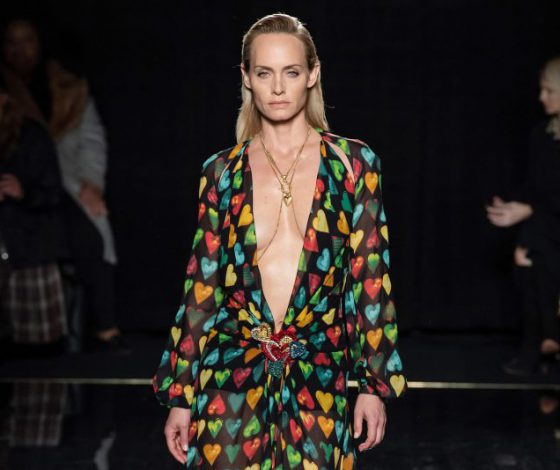 Ну очень сексуально: самые провокационные платья Versace