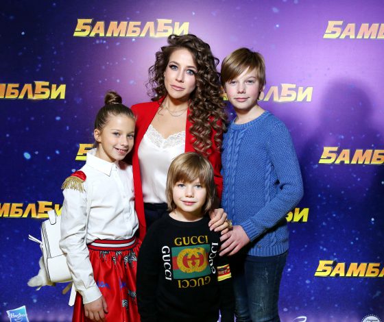 Юлия Барановская, Миша Марвин и Анастасия Меськова на премьере фильма «Бамблби»