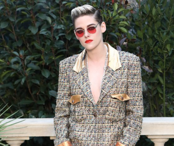 Кристен Стюарт, Кайя Гербер и Марион Котийяр на кутюрном показе Chanel