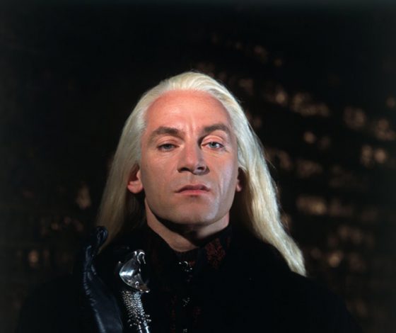 «Я бы никогда не предал ее»: исполнитель роли Люциуса Малфоя встал на защиту Джоан Роулинг