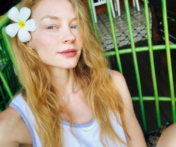 Почти 70 тысяч лайков: Светлана Ходченкова опубликовала фото на шесте