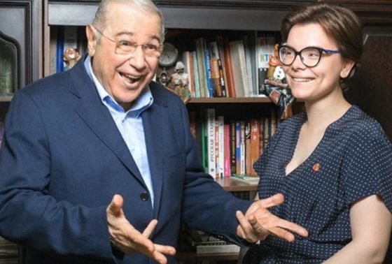 Жена Евгения Петросяна с 4-летним сыном покинула Москву