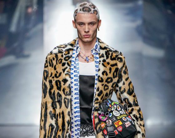 Показ Versace: самый смелый выход мужчины на подиум