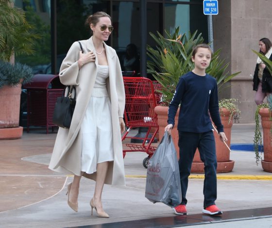 Мы так давно не видели ее в платьях! Новый выход Анджелины Джоли