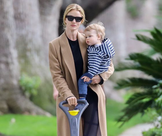 Как подрос! Новые фото сына Роузи Хантинтон-Уайтли и Джейсона Стэтхема