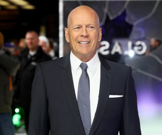 Все ни по чем: Брюса Уиллиса вывели пьяным из клуба, а он пришёл на премьеру