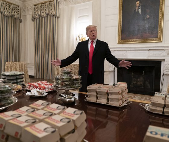 На официальной встрече в Белом доме Трамп угостил всех… бургерами. Как отреагировал Twitter?