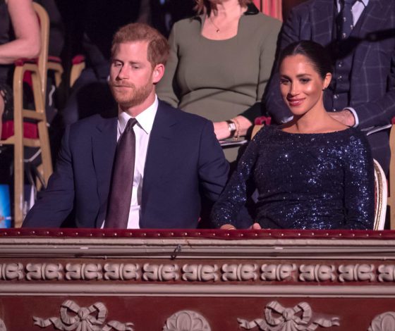 Темный педикюр, шрам на ноге и браслет Дианы: все о новом выходе Меган Маркл и Гарри