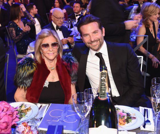 Как мило! С кем Брэдли Купер пришел на премию SAG Awards?