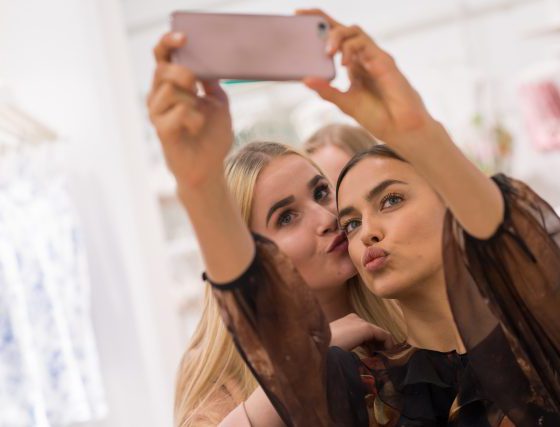 Как фотографироваться в Instagram, чтобы собирать сотни лайков? Учимся у звезд