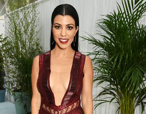 Секрет идеальной улыбки Кортни Кардашьян. Ты сможешь повторить дома!