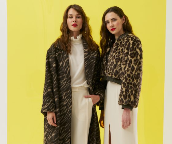 Не выйдет из моды: брючные костюмы, кожаные плащи и базовые платья