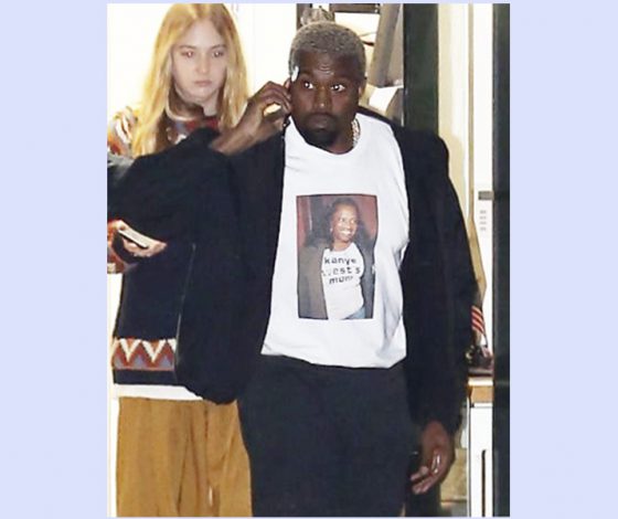 Это очень трогательно: Канье Уэст в футболке с портретом мамы, которая умерла 12 лет назад