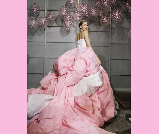 Почему бы и нет? Лена Перминова открыла и закрыла показ на Неделе моды в Париже!