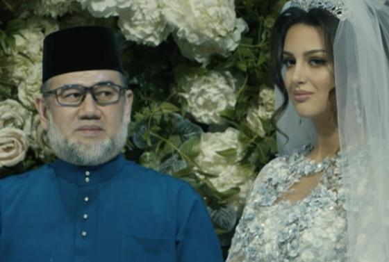 Король Малайзии разводится с «Мисс Москва» после отречения от престола