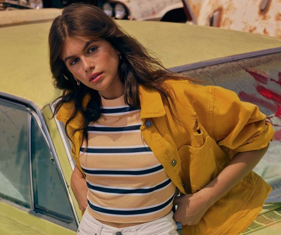 Лучшие звездные образы в главном цвете Нового 2019 года