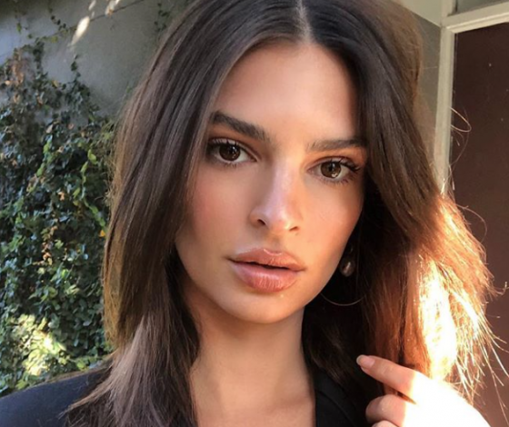 Платье как у Эмили Ратаковски стоит меньше 7 тысяч рублей!