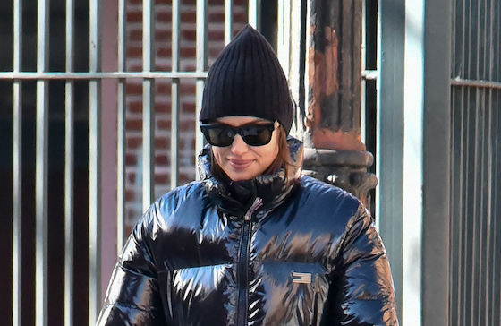 Стильная мама! Ирина Шейк на прогулке с дочкой в Нью-Йорке