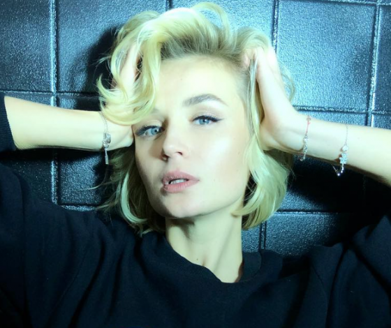 Красотка! Полина Гагарина поделилась фотографией без макияжа