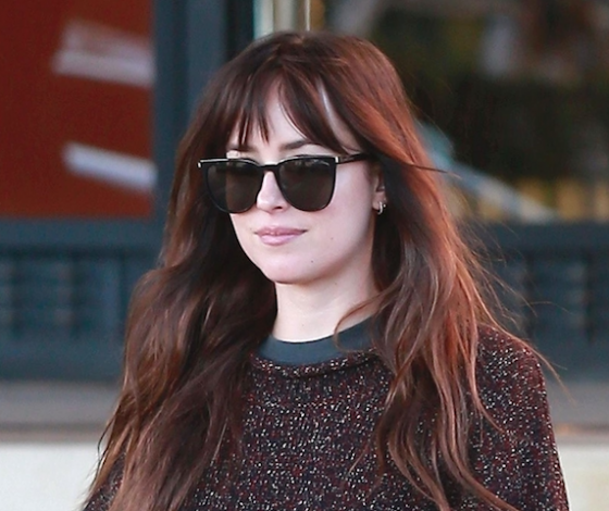 Идеальная! Дакота Джонсон на шопинге