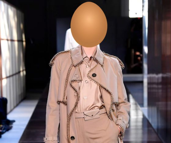 Шах и мат! Burberry тоже выложили в Instagram яйцо, и оно очень стильное!