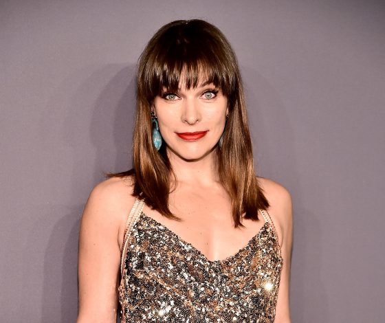 «Пойдем копать картошку»: дочки Миллы Йовович вместе исполнили песню «Антошка»