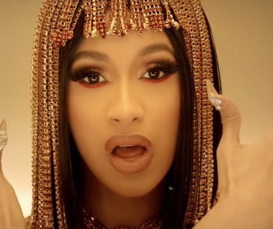 Быстро! Карди Би вернулась в Instagram и выложила уже шесть новых постов