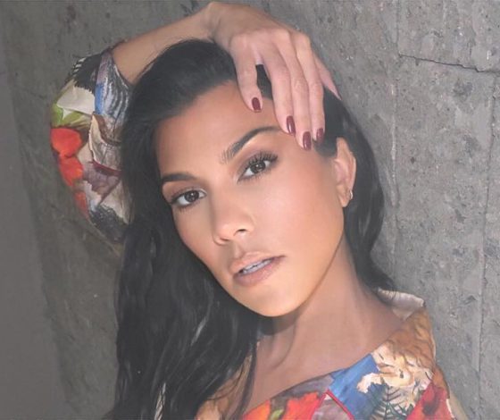 Обновляем косметичку: любимые бюджетные бьюти-средства Кортни Кардашьян