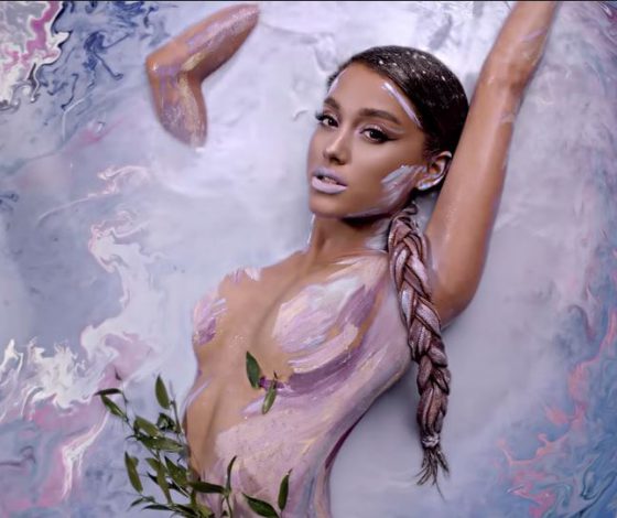 Художник подал в суд на Ариану Гранде