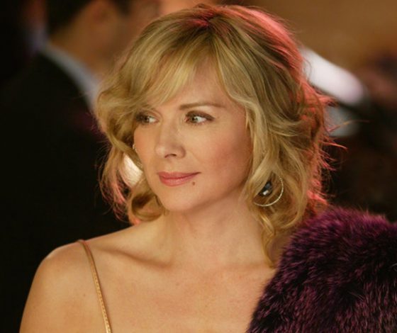 Ким Кэтролл вышла в свет в наряде в духе Саманты Джонс