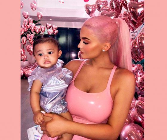 Кайли и Трэвис подарили Сторми гигантское бриллиантовое колье! Напоминаем: девочке всего годик