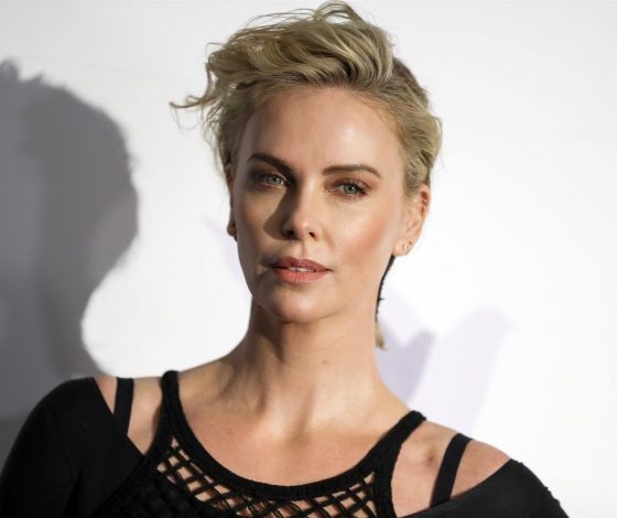 Шарлиз Терон не пришла на BAFTA. Вместо этого она сделала очень странную вещь!