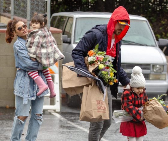 Райана Гослинга и Еву Мендес засняли на прогулке