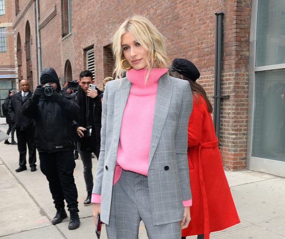 Хейли Бибер на Неделе моды и наконец-то не в спортивном