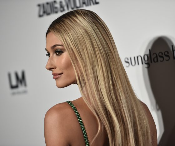 Скоро купальный сезон: 2 средства, которые нужны твоему телу. Лайфхак Хейли Бибер