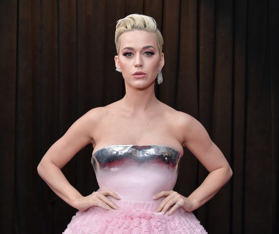 Два самых обсуждаемых платья Grammy. Даже не знаем, какое хуже!