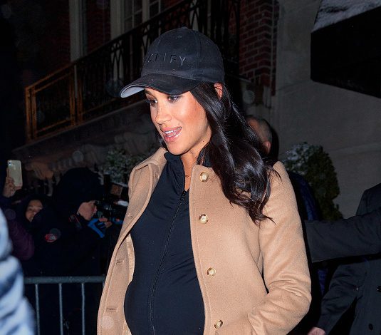 Как носить бейсболки? Учимся у Меган Маркл и других звезд